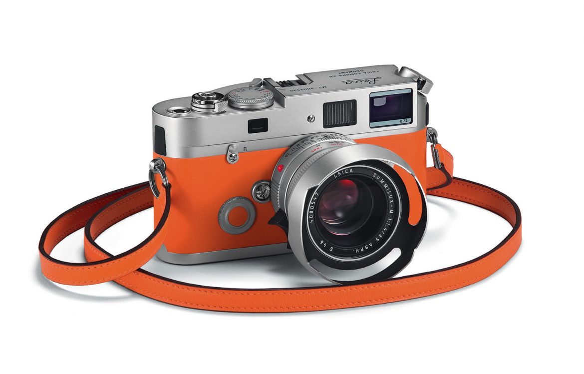 : new edition of Leica is lined by Hermès handwork. For luxury lovers and collectors, this edition promises to capture the world trough unique lens and design